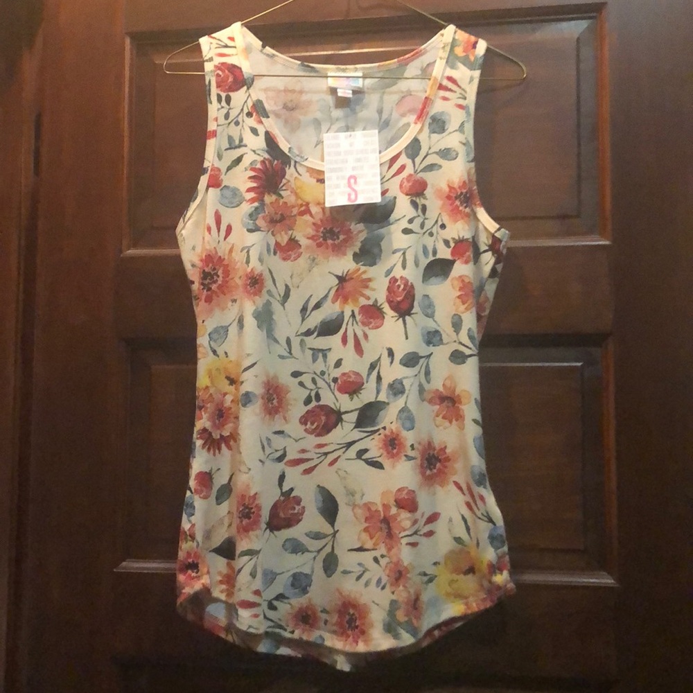 ❣️ NWT Lularoe Tank Sz S